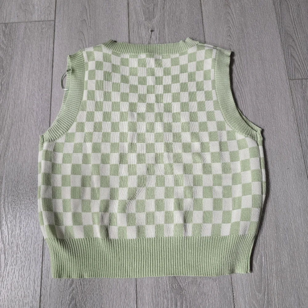 NWOT Love Tree Green/White Checkered Sweater Vest Medium